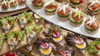 Sandwich tips and tricks for tasty and beautiful canapes. Chive stars with salmon