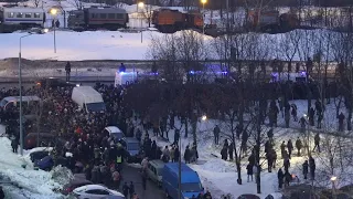 Crowds chant Navalny's name outside Moscow cemetery | AFP