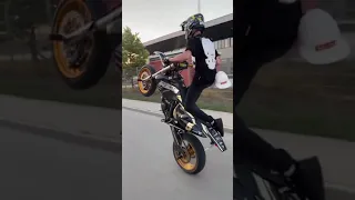 Wheelie with one hand🤯