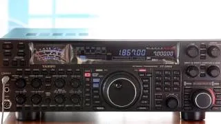 Трансивер Yaesu FT-2000.