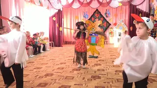 Танец Бабы Яги и гусей.