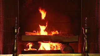 Martina McBride -The Christmas Song (Chestnuts Roasting On An Open Fire) (Christmas Fireplace)