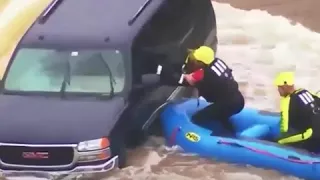 Пожарные в Оклахоме спасли водителя, которая не могла выбраться из своего авто