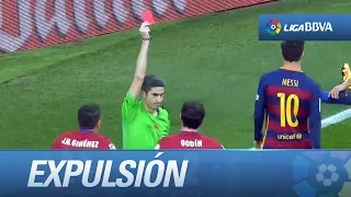 Expulsión de Godín por una dura entrada a Luis Suárez