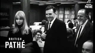 World Premiere Of "Theyre A Weird Mob" In Australia. (1966)