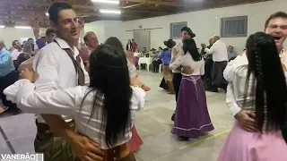 Fim do baile da academia de danças Estampa Gaúcha - Grupo Vanerão