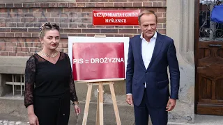 Tusk wziął udział w happeningu. "Możecie ścigać mnie za mówienie prawdy"