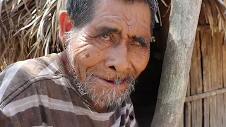 el hallazgo  de una anciana mexicana gritando de hambre y dolor