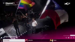 Paul McCartney shows chilean flag instead of Texan