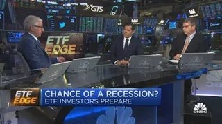 Chances of recession: ETF investors prepare