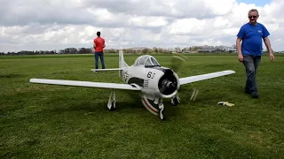 Maiden flight Trojan T-28 Schaal 1/3.6