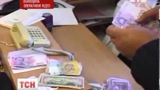 Десятьох лікарів-хабарників затримали на Львівщині