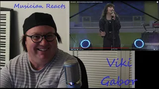 Reaction to Viki Gabor singing idontwannabeyouanymore live