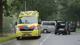 Drie gewonden na botsing op Langestraat in Klazienaveen.