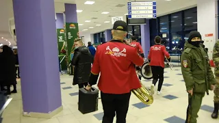 Just Brass, Баскет холл. Битва за место под солнцем