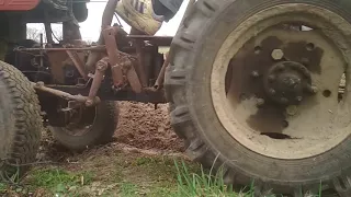 Посадка картошки самодельным трактором.