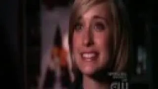 Smallville - Chloe tells Clark she's engaged