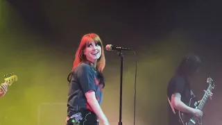 Paramore - caught in the middle