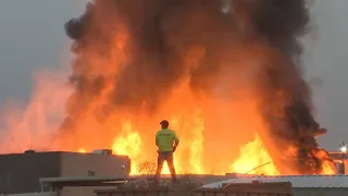 Massive fire at Phoenix apartment building under construction