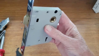 how to reverse a sashlock latch