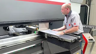 Bystronic Pressbrake features: Xpert Pro Dynamic sheet support table extension set (English)