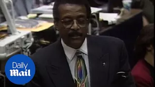 Johnnie Cochran on OJ: If it doesn't fit, you must acquit - Daily Mail