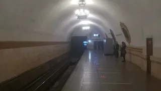 На поезд 81-775 "Москва 2020" в сторону станции Краснопресненцкая посадки нет