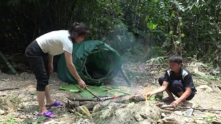 Build Survival Shelter In The Rainforest, Summer Vacation - LIVING OFF GRID