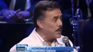 Papá de Jenni Rivera canta  Cuando Muere Una Dama  frente At