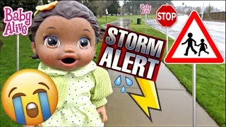 BABY ALIVE gets GROUNDED! CAUGHT in a STORM! The Lilly and Mommy Show. The TOYTASTIC Sisters