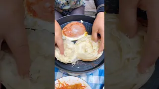 Chinese Burger Egg pancake with sliced ​​ham