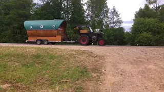 Немец приехал на ЧМ-2018 на раритетном тракторе