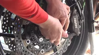 Remove/Install Woodcraft axle sliders - ZX6R
