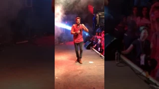 Luan Santana dançando muito