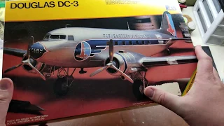 Testors/Italeri Kit No. 879 Douglas DC-3 ca. 1982