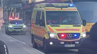 (RARE) Hungarian OMSZ Ambulance & Doctor Car Responding