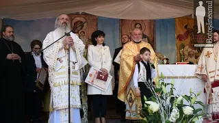 Rareș Prisacariu îmbrățișat de mitropolit și aplaudat de sute de oameni la Biserica Sfântul Gheorghe