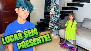 LUCAS ROCHA NÃO GANHOU PRESENTE DE NATAL E ELE CHOROU ! MANU GANHOU E FICOU FELIZ ! FAMÍLIA ROCHA