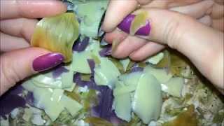 ломаю сухие мыльные кусочки, хруст мыла