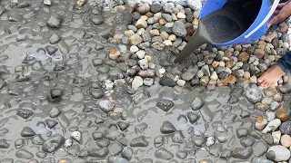 Great technique to make a coffee table with patterns from pebbles - Cement and Pebble Mosaic