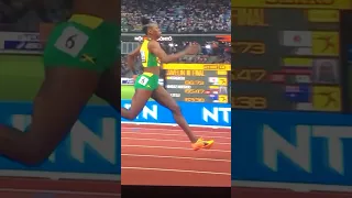 Shericka Jackson runs away with World Gold in 21.41!! 🇯🇲