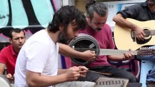 Kararsizlar - Gesi bağları - street shoot in Tünel Sahne - Istanbul / Turkey - 31/08/2014 - Euro-PA