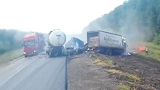 Truck Crash Compilation July ★ Lkw unfälle russland  im Juli