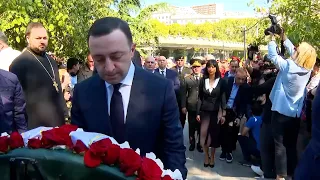 გმირთა მემორიალიდან გაქცეული პრემიერ მინისტრი