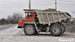 BELAZ-7522 are crossing a highway. БелАЗы-7522 пересекают шоссе