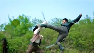 A young man accidentally fell off a cliff, but he was allowed to practice unparalleled kung fu!