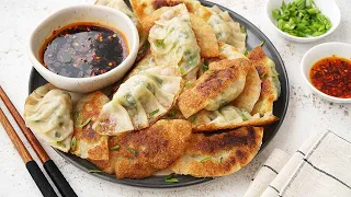 Pan-Fried Crispy Gyoza Recipe (Japanese Dumpling)