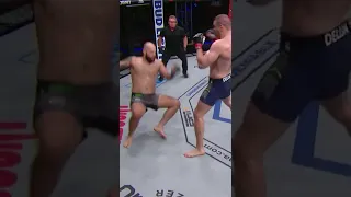 Heavyweights throw leather! Ante Delija with the huge right hand