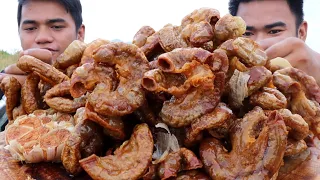 OUTDOOR COOKING | CHICHARON ISAW (HD)