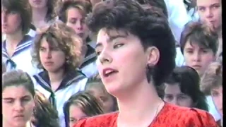 Miklósa Erika énekel. (1989)